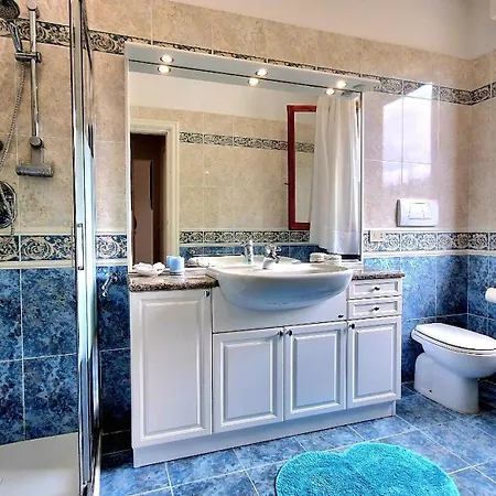 ヴィラ Hill Palace Santa Lucia